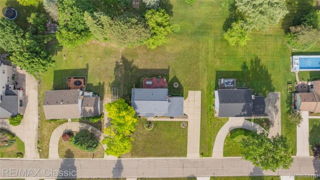 5651 Warrenshire Drive, West Bloomfield Charter Township, MI 48322