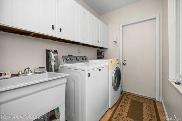 5651 Warrenshire Drive, West Bloomfield Charter Township, MI 48322