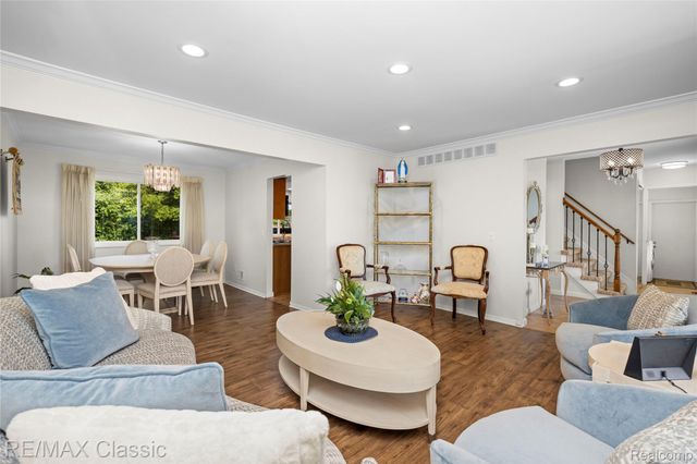5651 Warrenshire Drive, West Bloomfield Charter Township, MI 48322