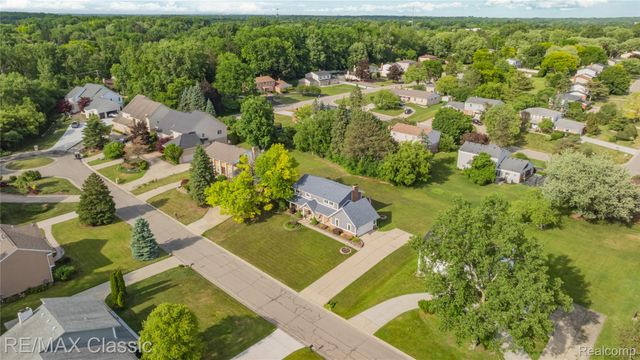 5651 Warrenshire Drive, West Bloomfield Charter Township, MI 48322