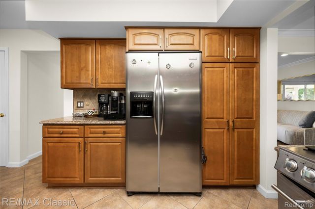 5651 Warrenshire Drive, West Bloomfield Charter Township, MI 48322