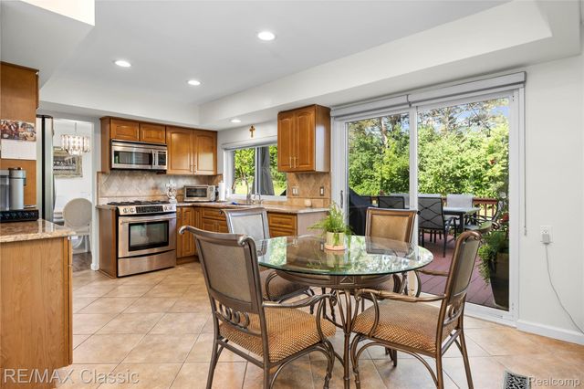5651 Warrenshire Drive, West Bloomfield Charter Township, MI 48322