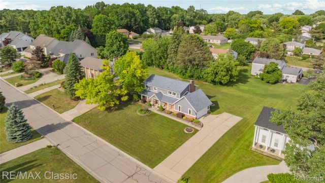 5651 Warrenshire Drive, West Bloomfield Charter Township, MI 48322