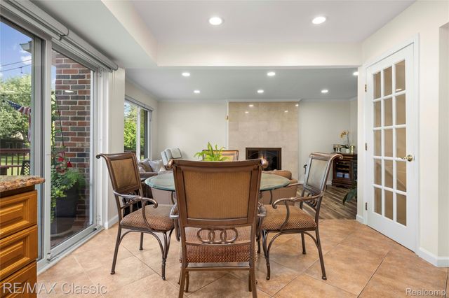 5651 Warrenshire Drive, West Bloomfield Charter Township, MI 48322