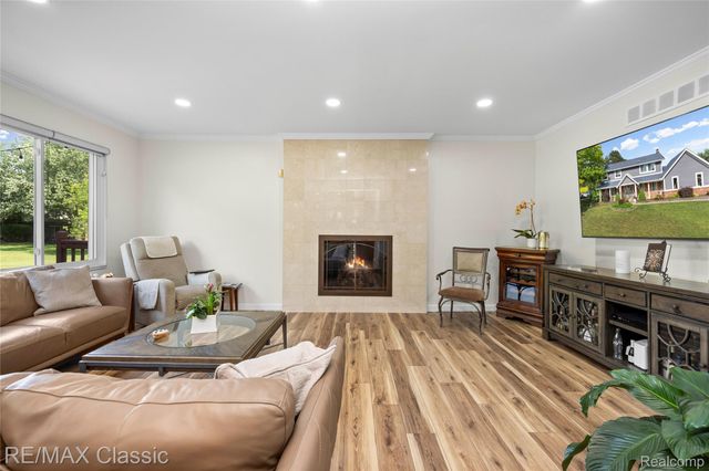5651 Warrenshire Drive, West Bloomfield Charter Township, MI 48322