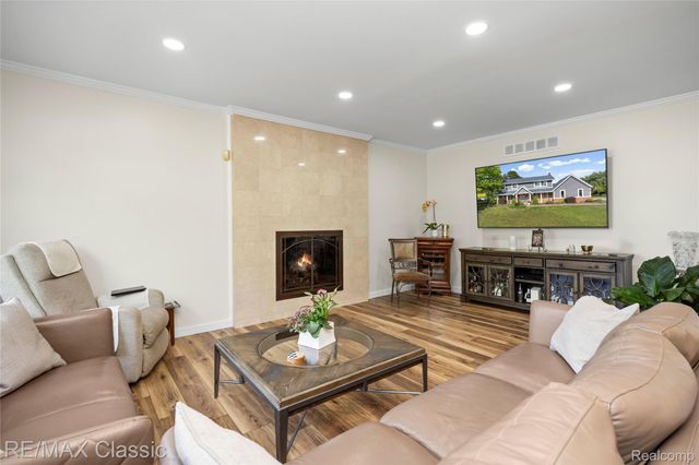5651 Warrenshire Drive, West Bloomfield Charter Township, MI 48322
