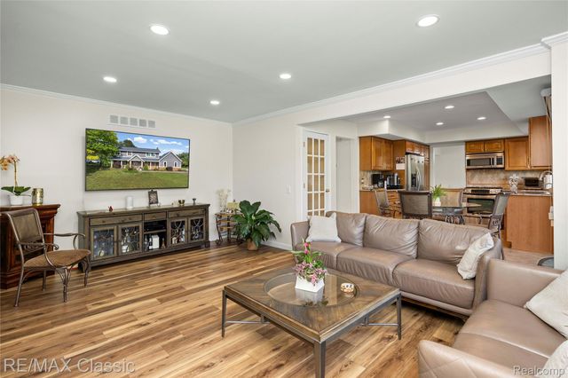 5651 Warrenshire Drive, West Bloomfield Charter Township, MI 48322