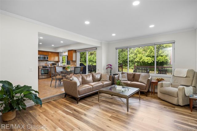 5651 Warrenshire Drive, West Bloomfield Charter Township, MI 48322