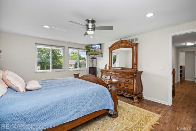 5651 Warrenshire Drive, West Bloomfield Charter Township, MI 48322