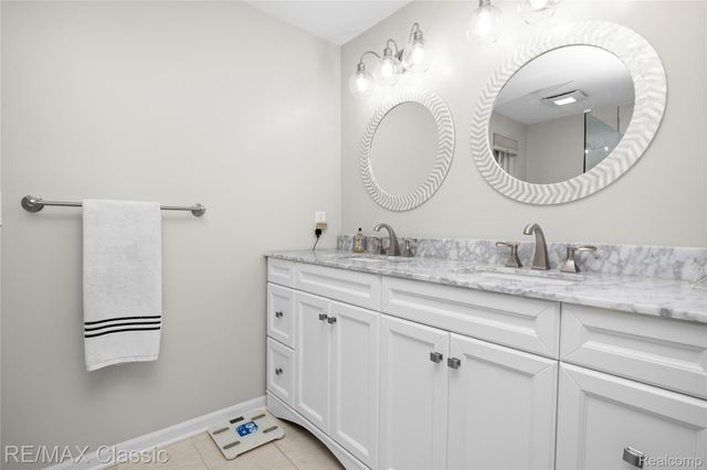 5651 Warrenshire Drive, West Bloomfield Charter Township, MI 48322