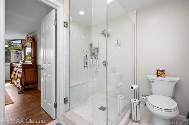 5651 Warrenshire Drive, West Bloomfield Charter Township, MI 48322