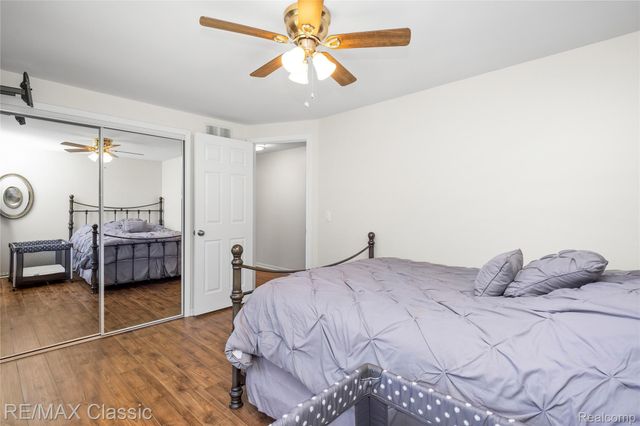 5651 Warrenshire Drive, West Bloomfield Charter Township, MI 48322