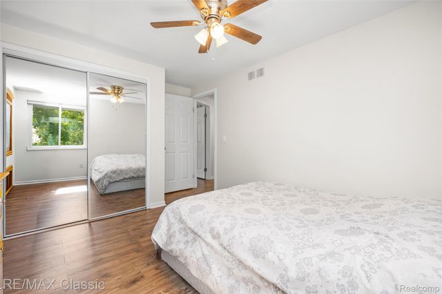 5651 Warrenshire Drive, West Bloomfield Charter Township, MI 48322