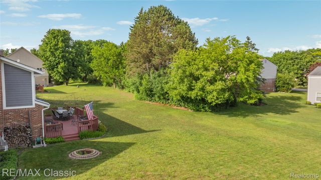 5651 Warrenshire Drive, West Bloomfield Charter Township, MI 48322