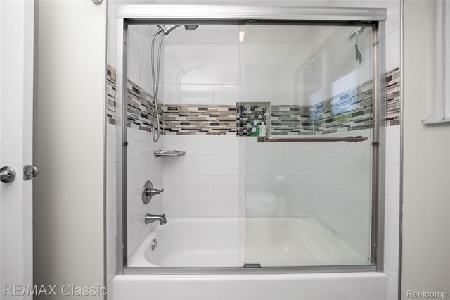 5651 Warrenshire Drive, West Bloomfield Charter Township, MI 48322