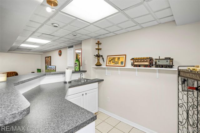 5651 Warrenshire Drive, West Bloomfield Charter Township, MI 48322