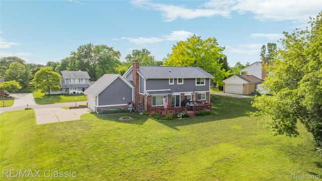 5651 Warrenshire Drive, West Bloomfield Charter Township, MI 48322