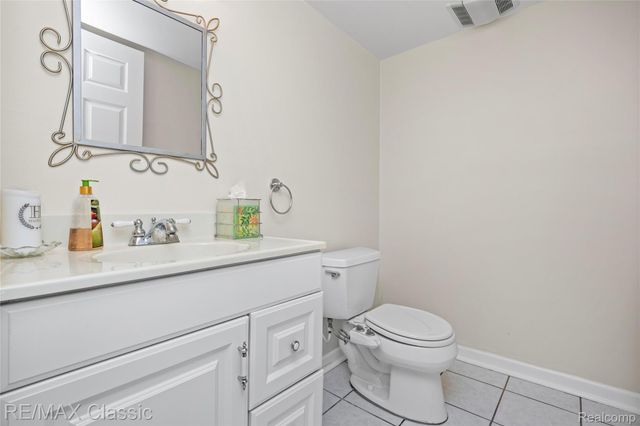 5651 Warrenshire Drive, West Bloomfield Charter Township, MI 48322
