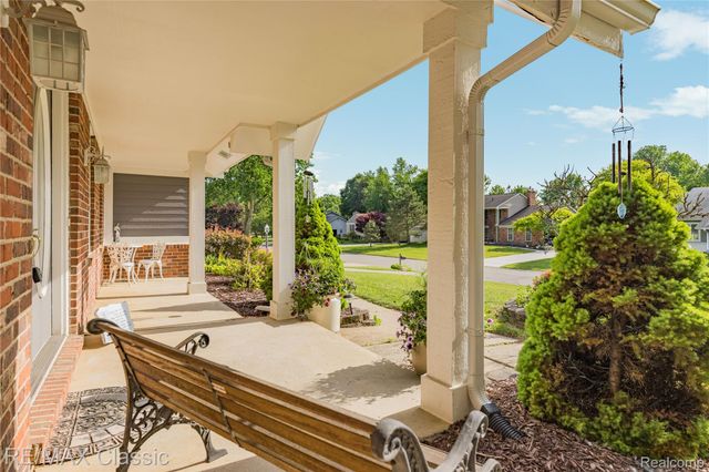 5651 Warrenshire Drive, West Bloomfield Charter Township, MI 48322