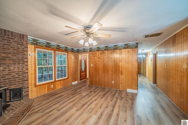 98 Sanderson Road, Mayfield, KY 42066