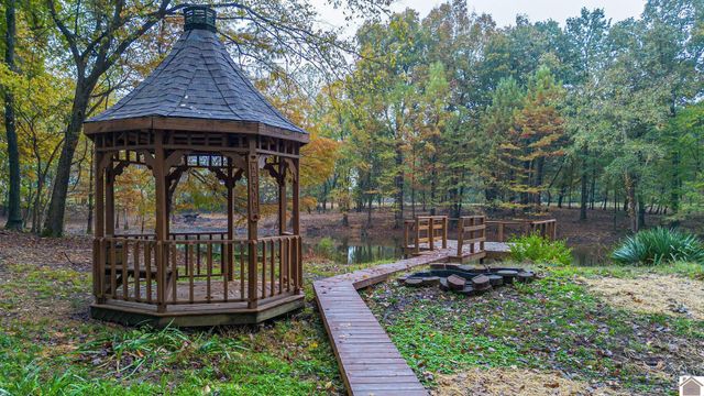 98 Sanderson Road, Mayfield, KY 42066