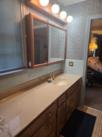 26 Pike Street, Epping, NH 03042