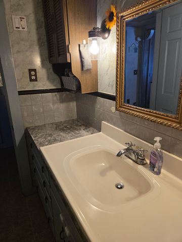 26 Pike Street, Epping, NH 03042