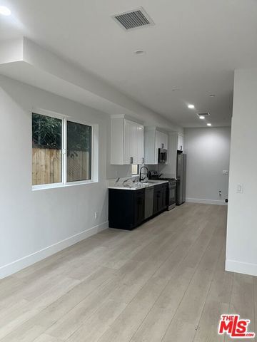 212 E 29th Street 216, Los Angeles, CA 90011