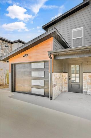 1102 Lockheed Street, Bentonville, AR 72712
