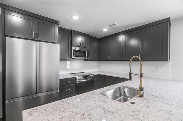 1102 Lockheed Street, Bentonville, AR 72712