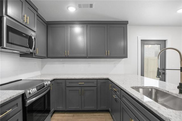 1102 Lockheed Street, Bentonville, AR 72712