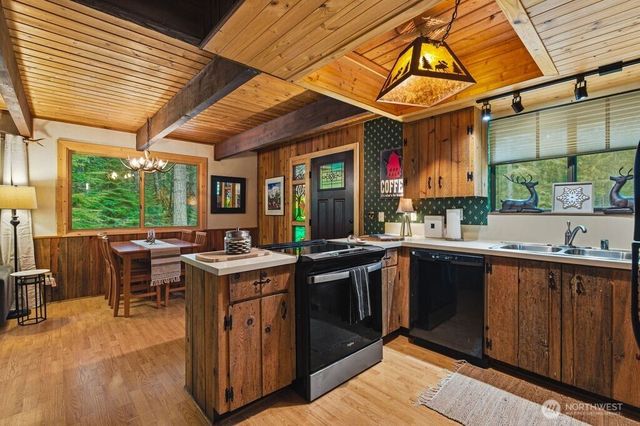 16221 Birch Way E, Greenwater, WA 98022