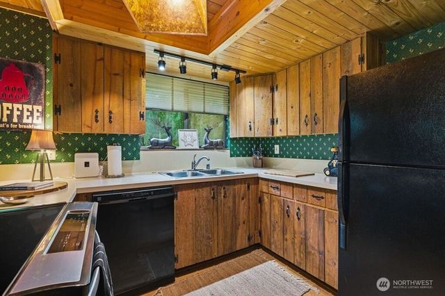 16221 Birch Way E, Greenwater, WA 98022