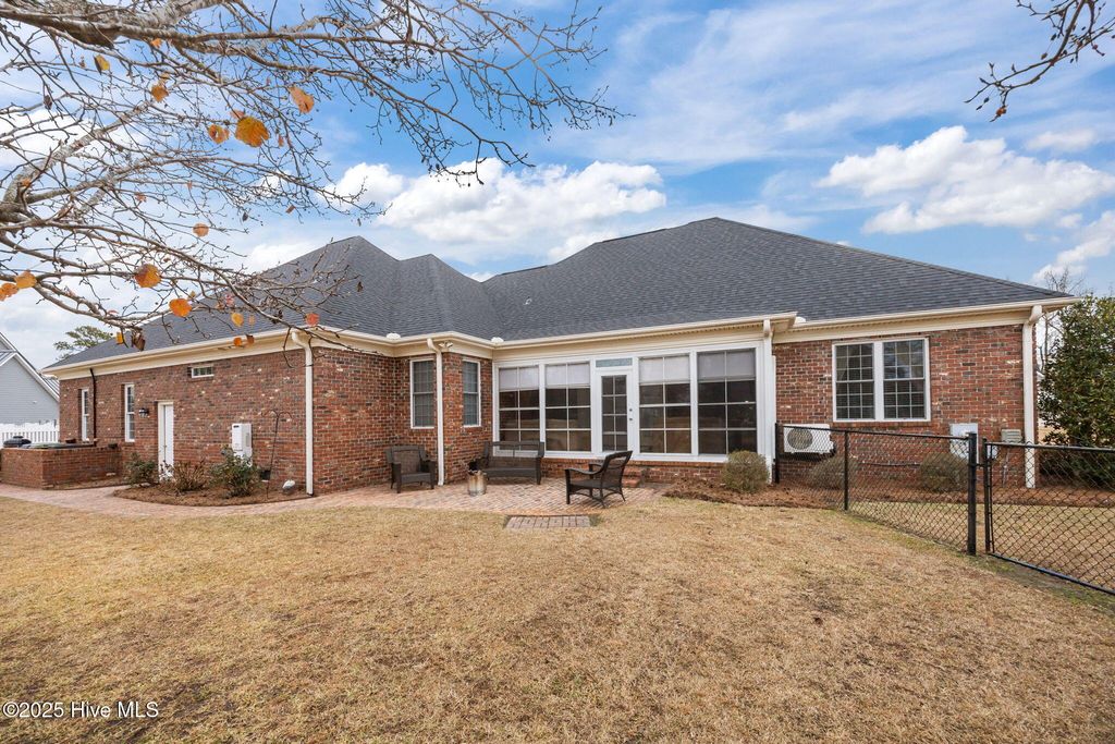 1427 Canter Way, Ayden, NC 28513