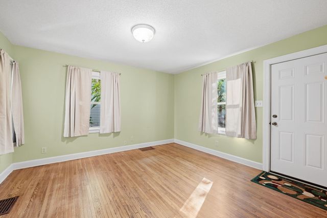 433 S Fern, Wichita, KS 67213