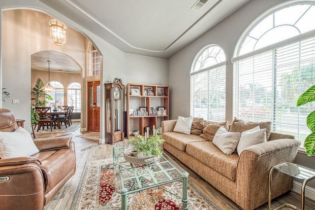 753 Bedford Avenue, Clovis, CA 93611