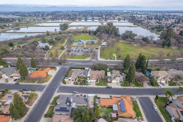 753 Bedford Avenue, Clovis, CA 93611