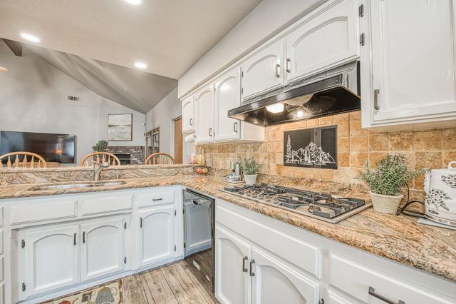 753 Bedford Avenue, Clovis, CA 93611