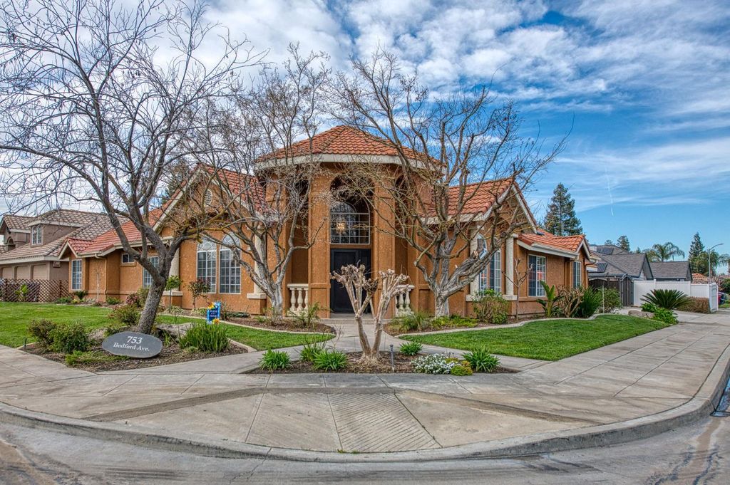 753 Bedford Avenue, Clovis, CA 93611