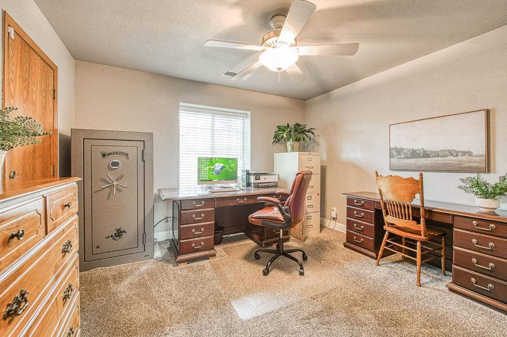 Image 14 of property listing at 753 Bedford Avenue, Clovis, CA 93611