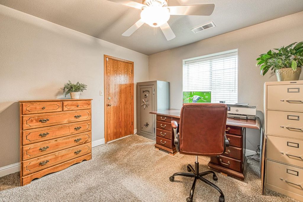 Image 15 of property listing at 753 Bedford Avenue, Clovis, CA 93611