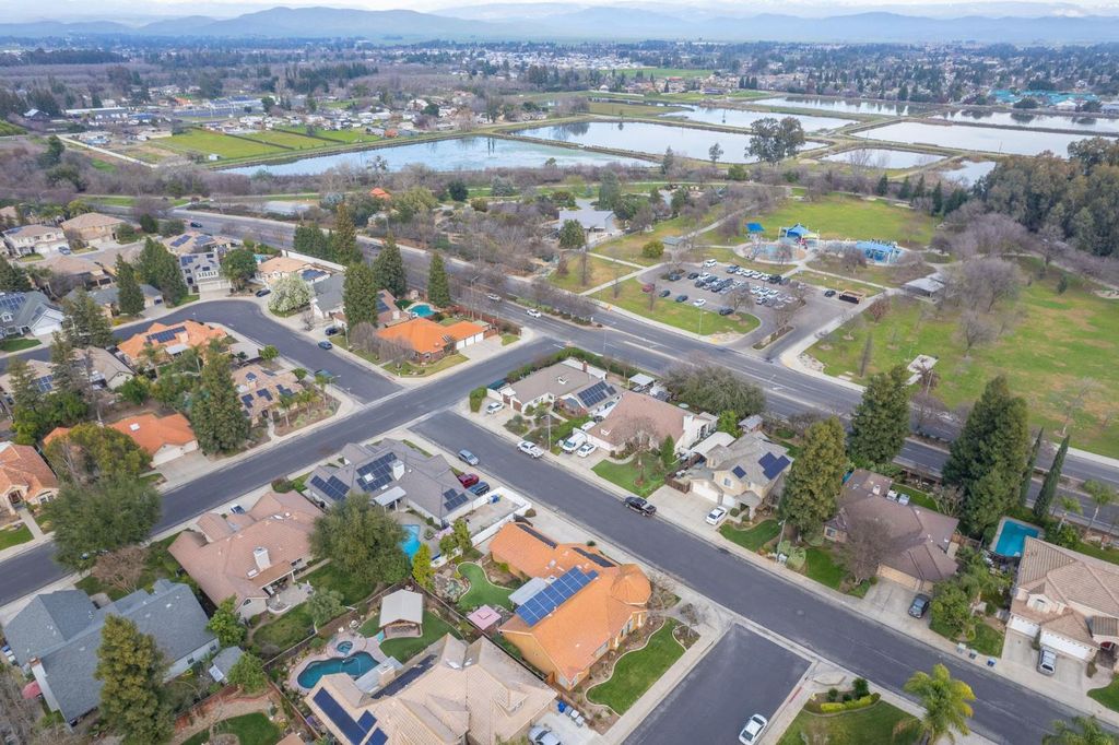 Image 33 of property listing at 753 Bedford Avenue, Clovis, CA 93611