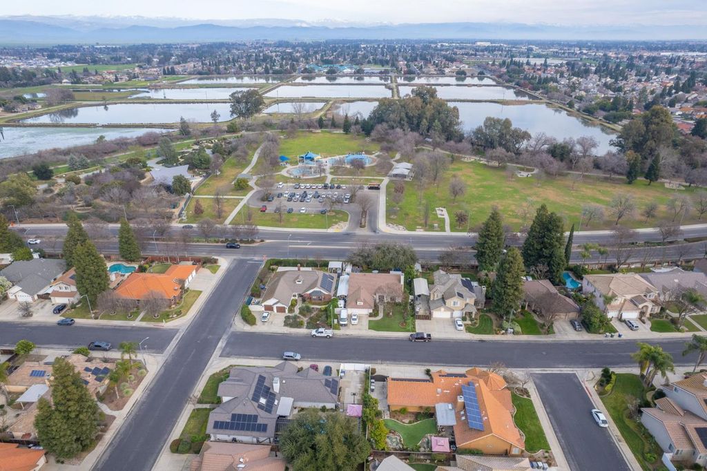 Image 34 of property listing at 753 Bedford Avenue, Clovis, CA 93611