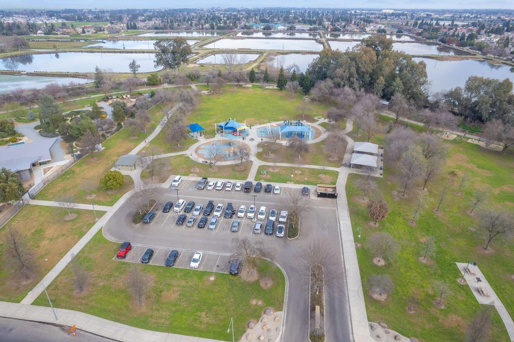 Image 35 of property listing at 753 Bedford Avenue, Clovis, CA 93611