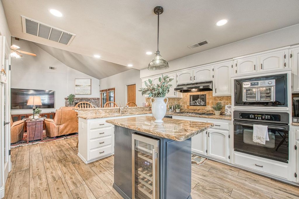 Image 4 of property listing at 753 Bedford Avenue, Clovis, CA 93611