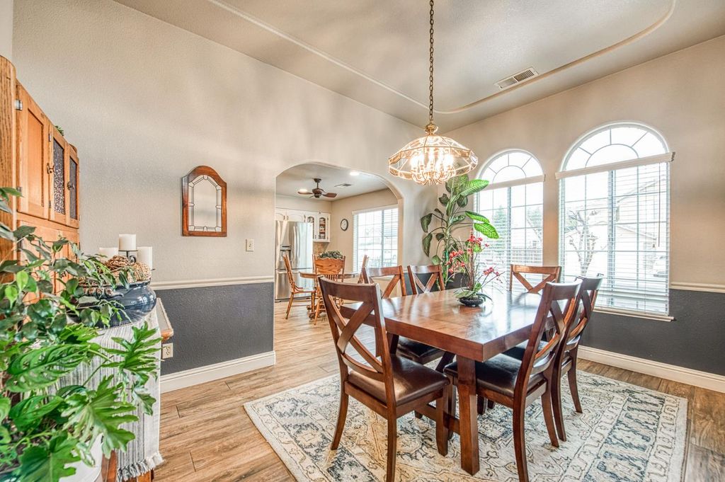 Image 7 of property listing at 753 Bedford Avenue, Clovis, CA 93611