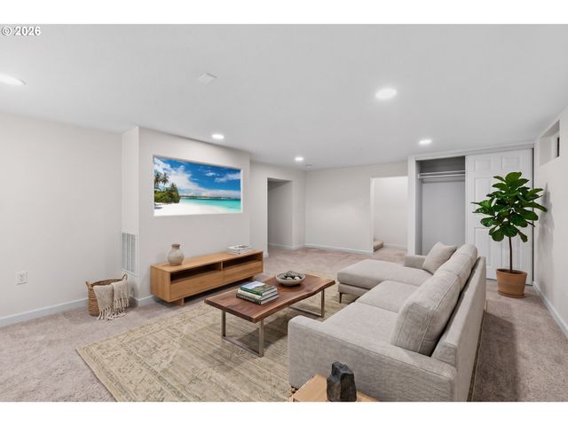 142 Ne 128TH Ave, Portland, OR 97230