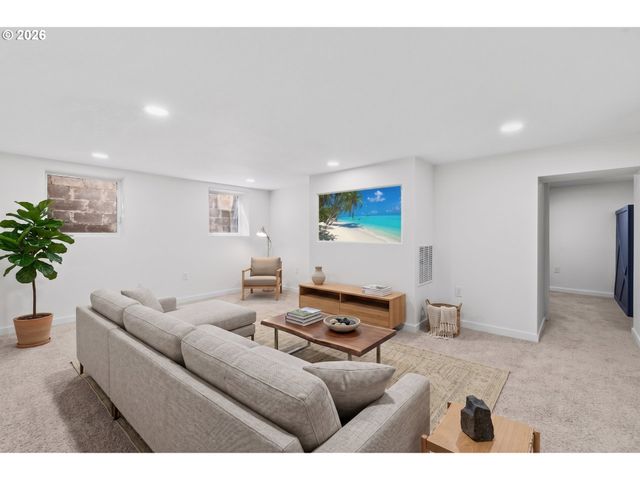 142 Ne 128TH Ave, Portland, OR 97230