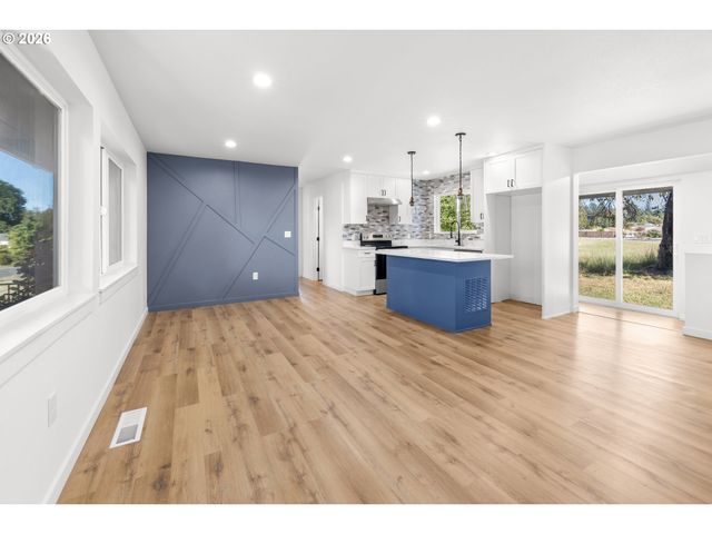 142 Ne 128TH Ave, Portland, OR 97230