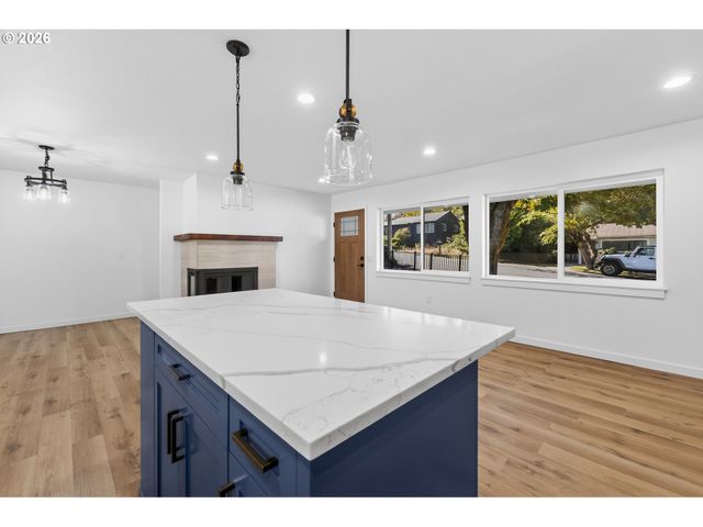 142 Ne 128TH Ave, Portland, OR 97230